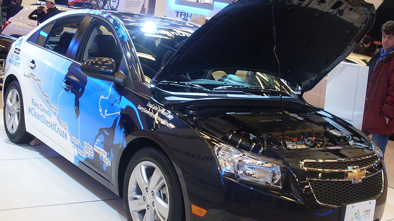 A black and blue Chevy Cruze at a car show.