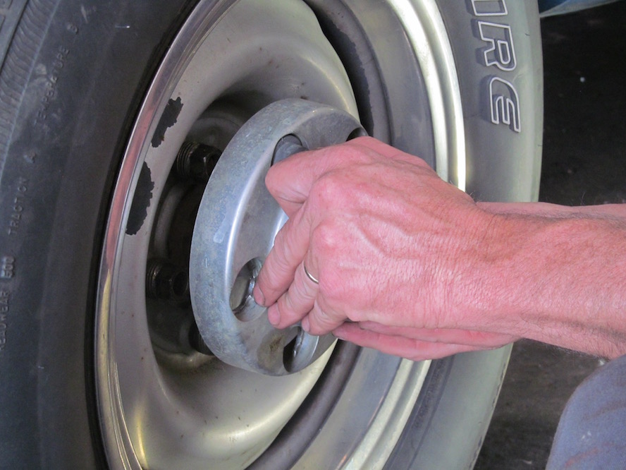 Loosen lug nuts