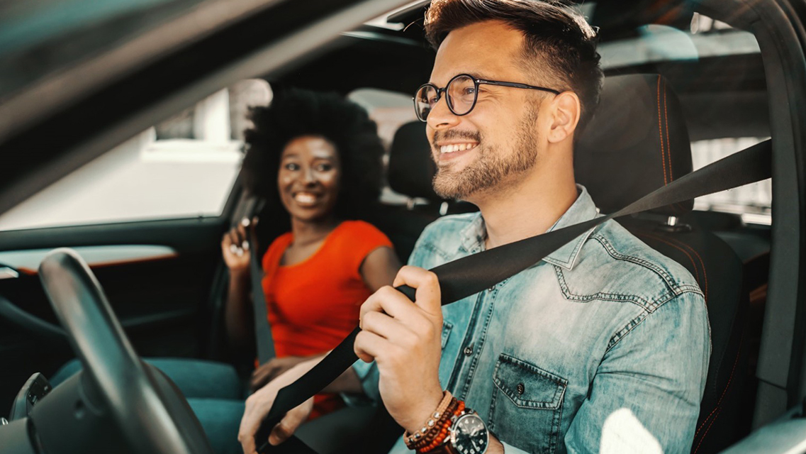 Driver putting on seatbelt