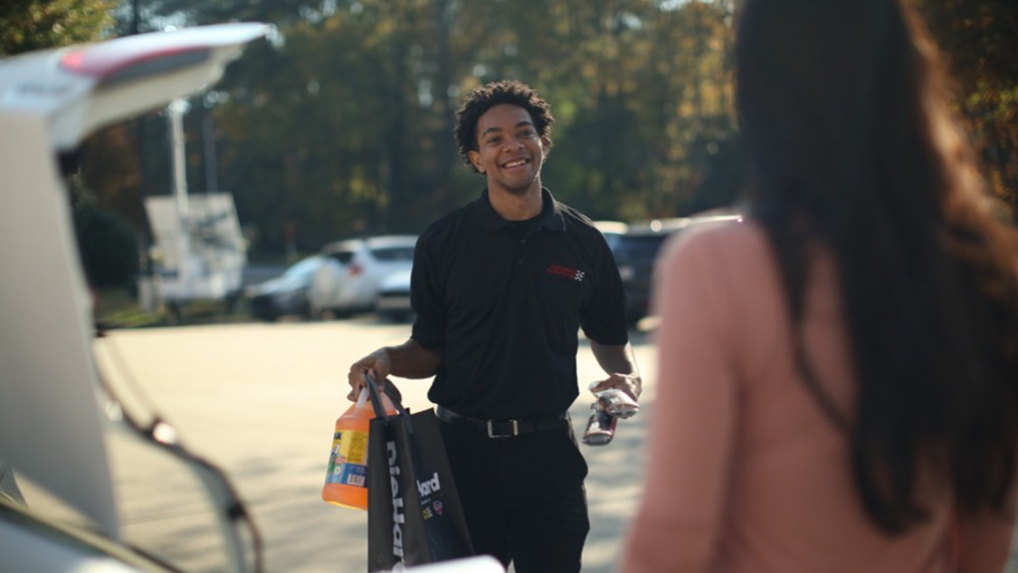 AAP Employee Assisting Customer to Their Car