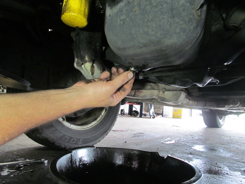 tightening drain plug