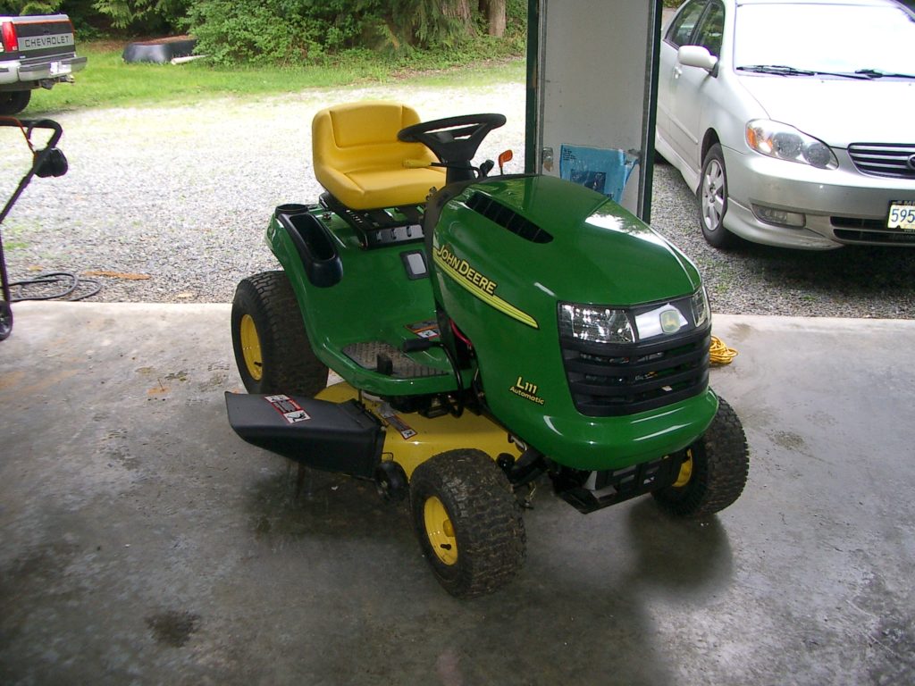 riding lawn mower