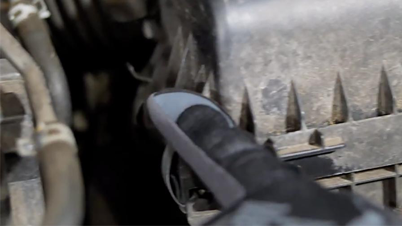 clip to open air filter box