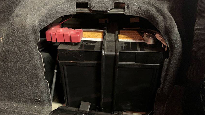 hybrid car 12V battery