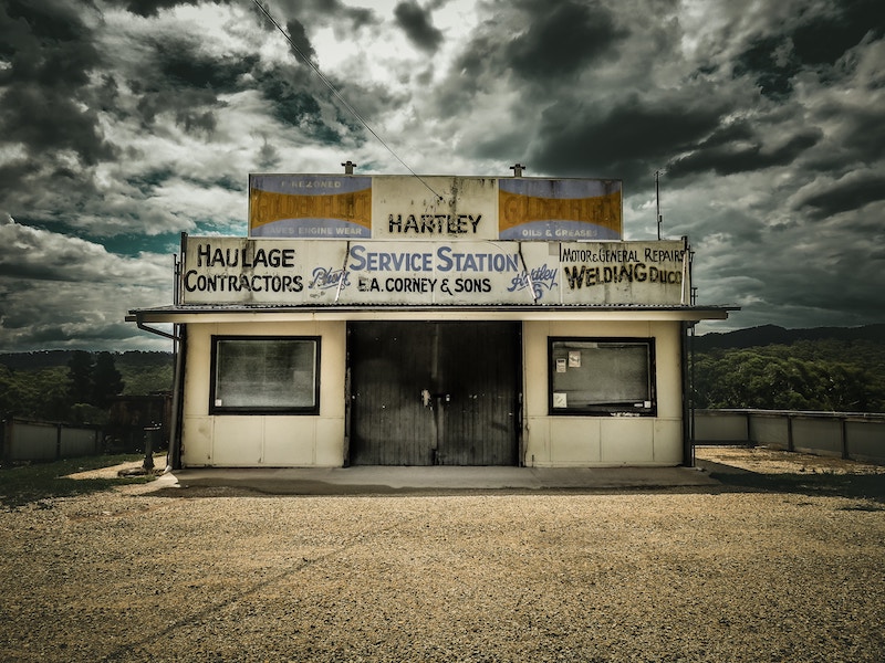 Mike Wilson, Unsplash, service station