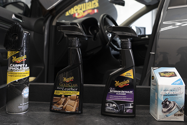 cleaning your car to sell it