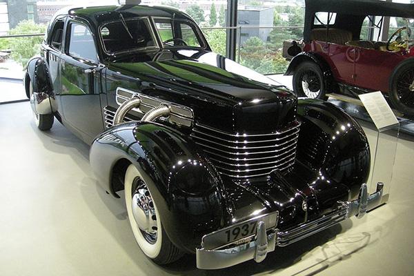 Cord 182 via Michael Barera | Wikimedia Commons