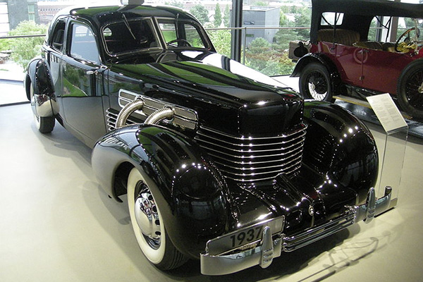 Cord 182 via Michael Barera | Wikimedia Commons