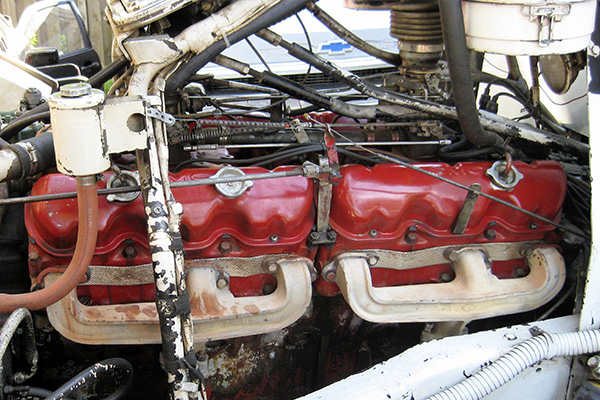 1960 GMC V12 702 - By Umtymp5200 under CC - https://commons.wikimedia.org/wiki/File:1960_GMC_V12_702cid.JPG