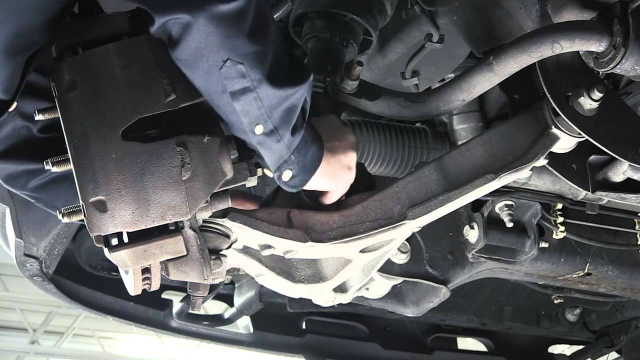 How to Replace a Front Air Strut Assembly on the 03-06 Ford Expedition & Lincoln Navigator 